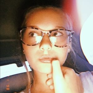 Meet your Posher, Ava